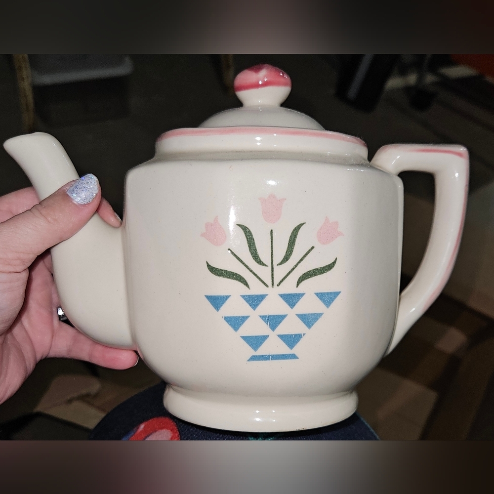 Ceramic tea pot